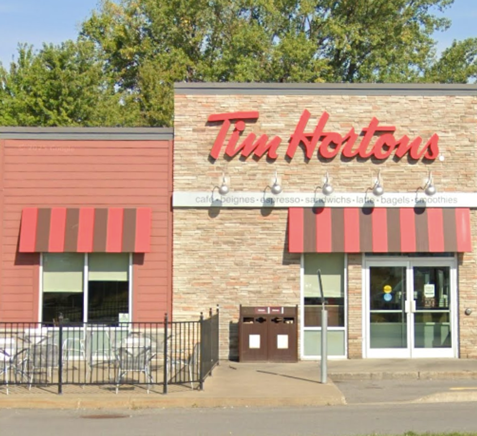 Devanture du Tim Hortons.