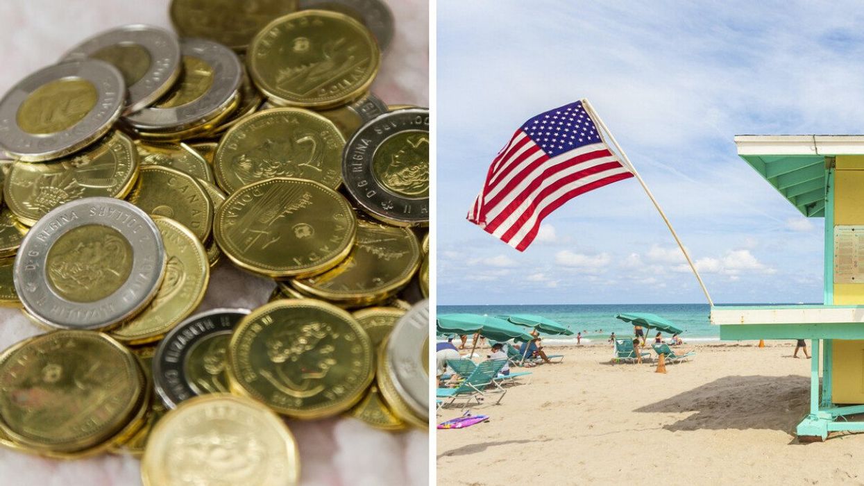 Dollars canadiens. Droite : Drapeau américain sur une plage de la Floride.
