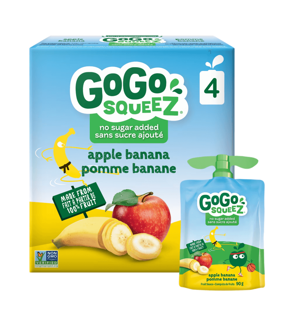 Emballage de quatre pochettes de compote de pommes, bananes et fraises Gogo Squeez sur fond blanc.
