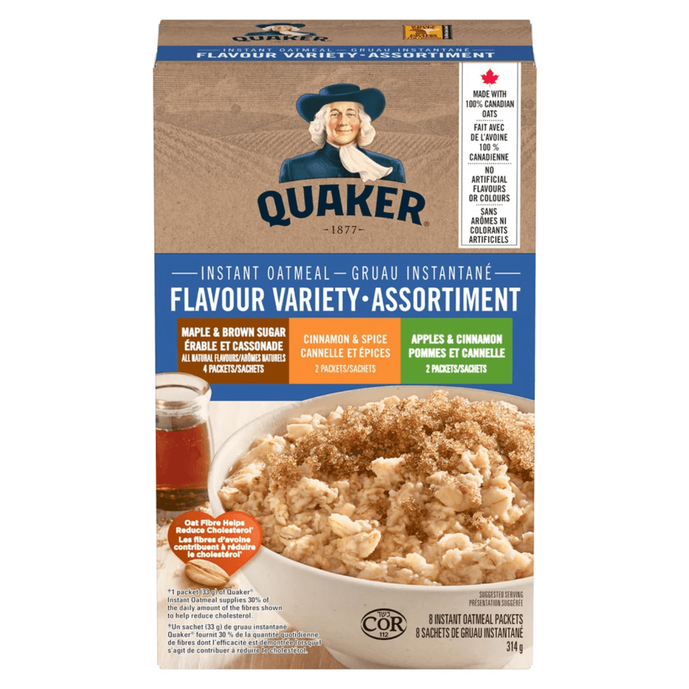Emballage vari\u00e9 de gruau Quaker sur fond blanc.