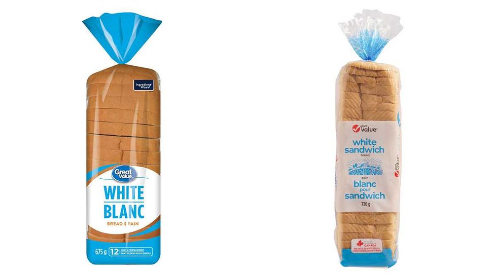 Emballages de pain blanc pour sandwich sur fond blanc.