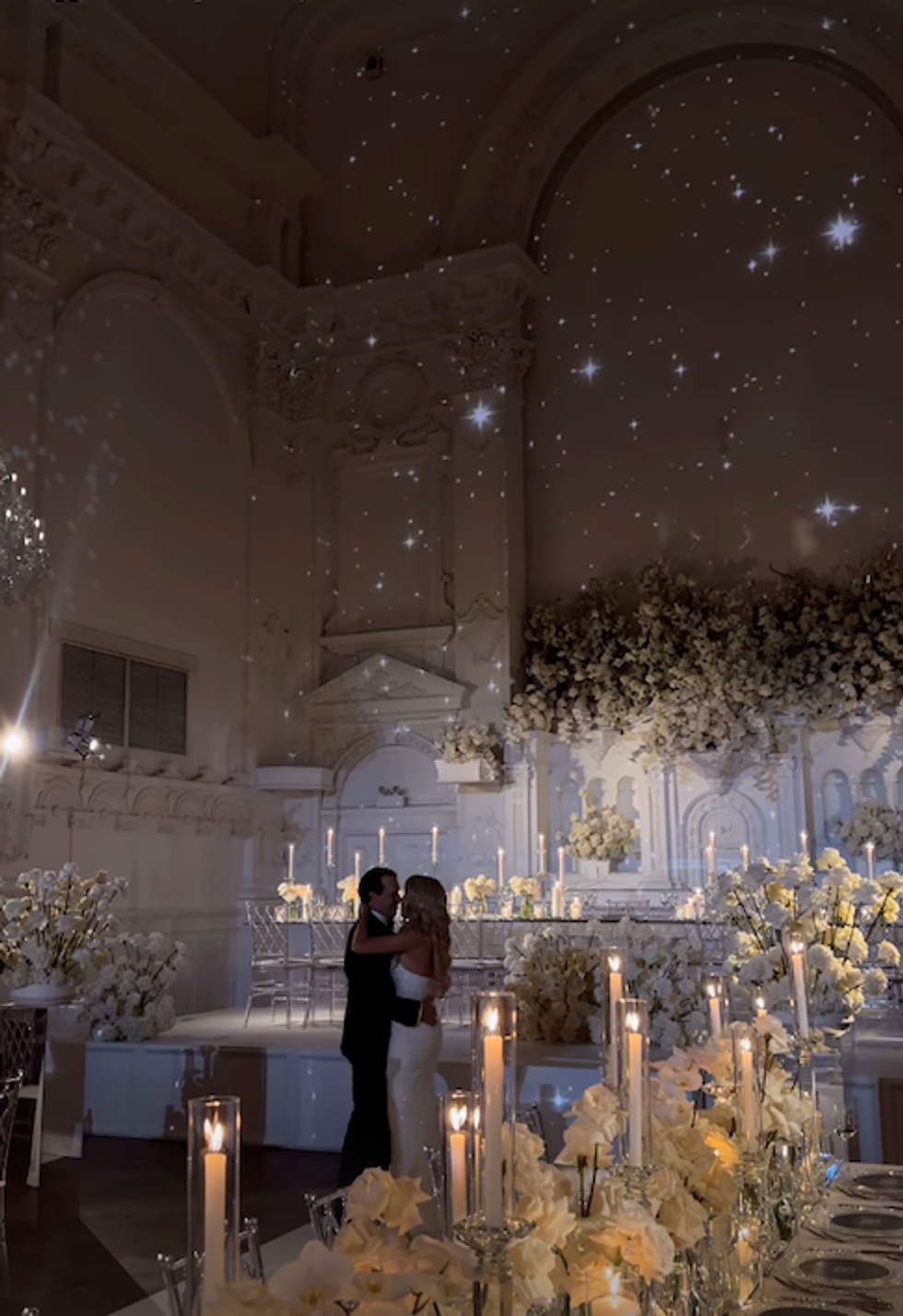 Emma Fortin et Brendan Gallagher dansent \u00e0 leur mariage.