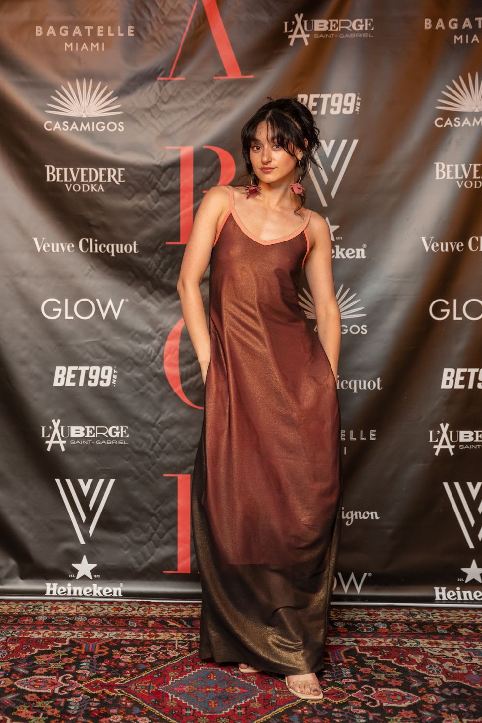 Emy Lalune au tapis rouge de L'Auberge Saint-Gabriel pour les festivit\u00e9s du Grand Prix de la F1.