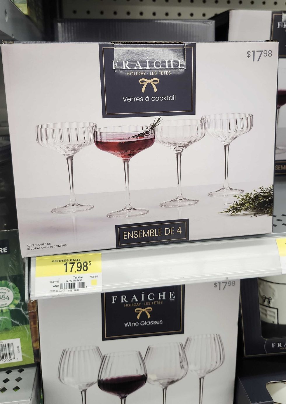 Ensemble de 4 verres \u00e0 cocktail.