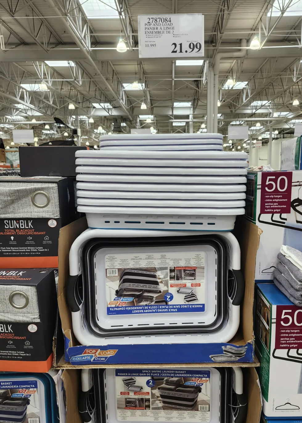 Ensemble de deux paniers \u00e0 linge pliants de la marque Pop and Load.