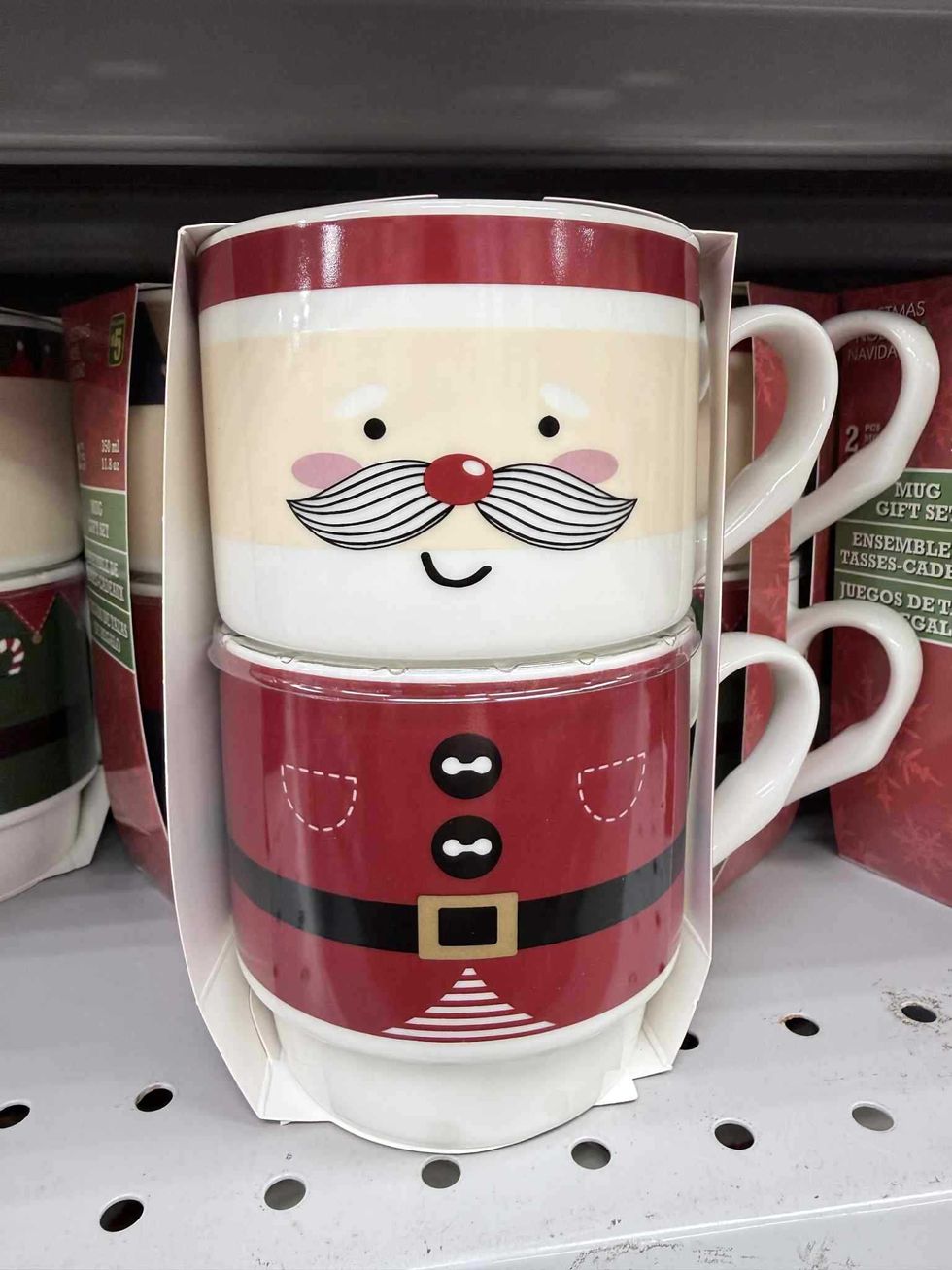 Ensemble de deux tasses en vente au Dollarama pour 5 $.