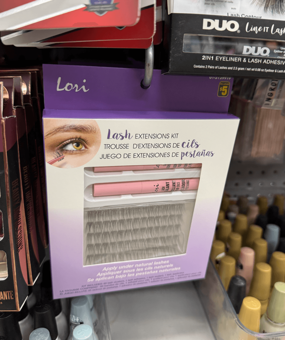 Ensemble Lash Extensions Kit de marque Lori en bo\u00eete mauve au Dollarama.