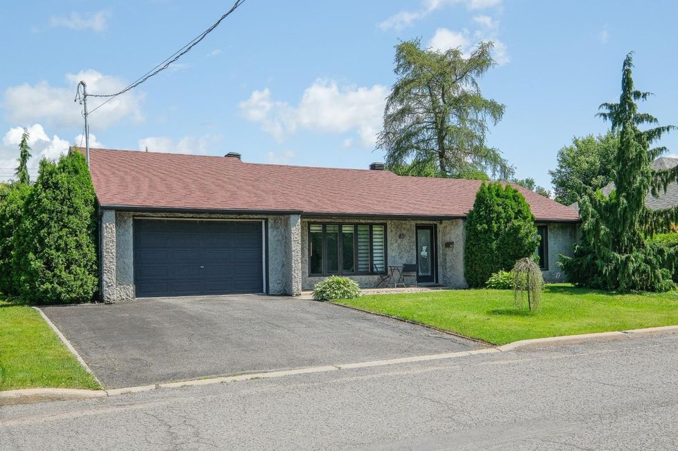 Fa\u00e7ade d'une maison de plain-pied \u00e0 vendre \u00e0 Saint-Jean-sur-Richelieu.