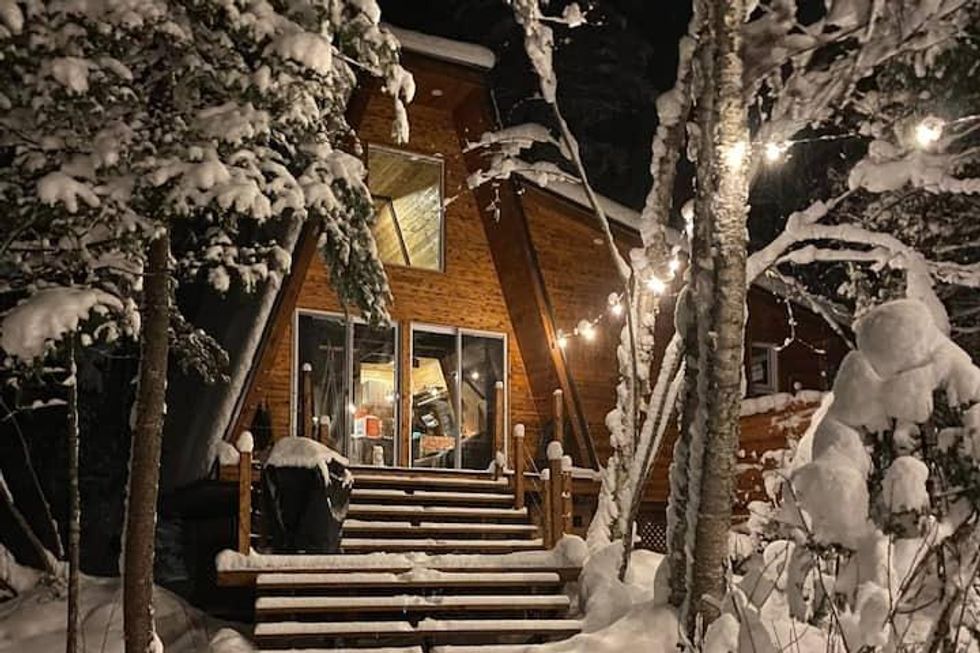 Fa\u00e7ade du Airbnb La M\u00e9lilot.