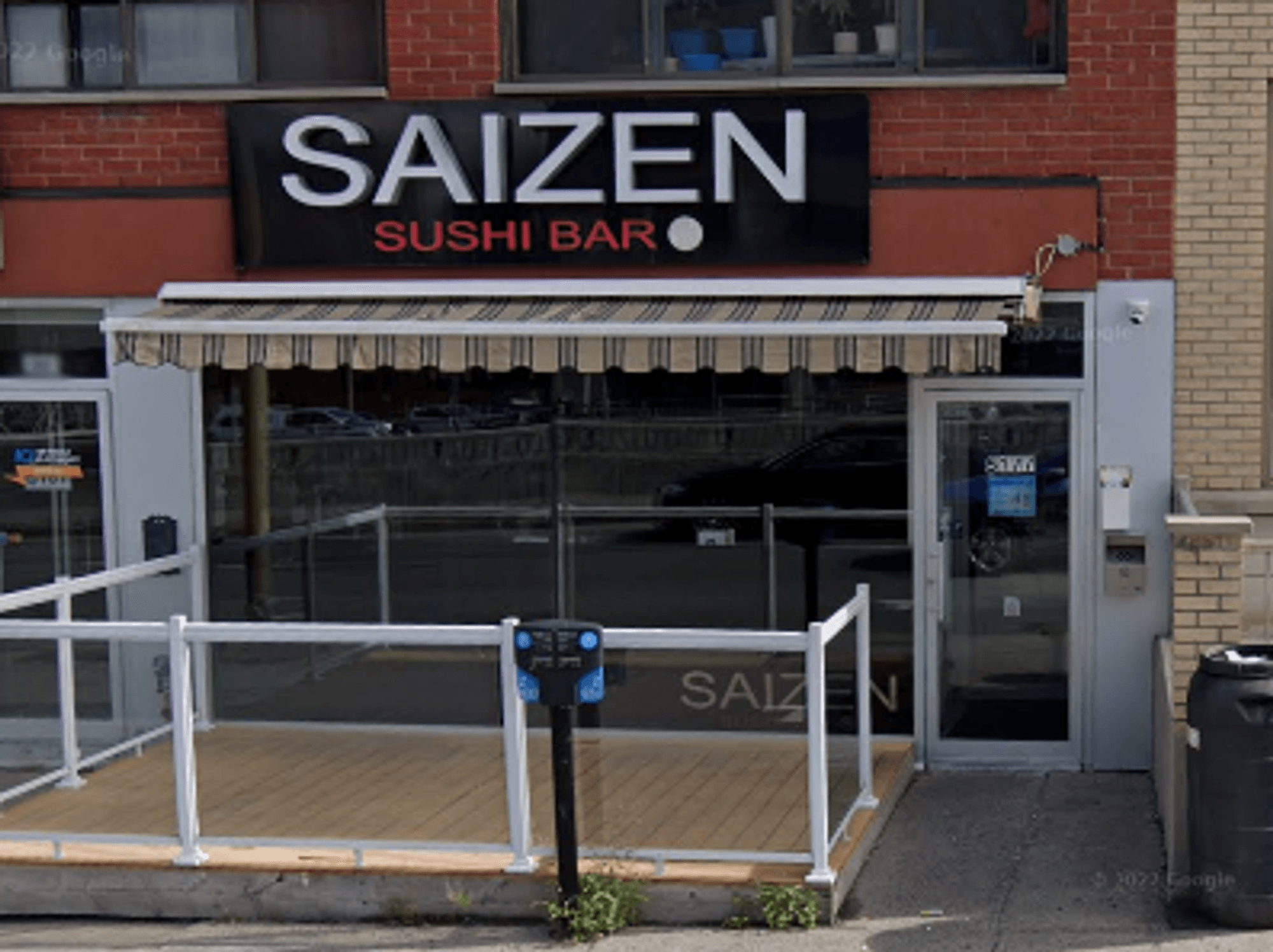 Fa\u00e7ade du restaurant Saizen sushi bar \u00e0 Montr\u00e9al.