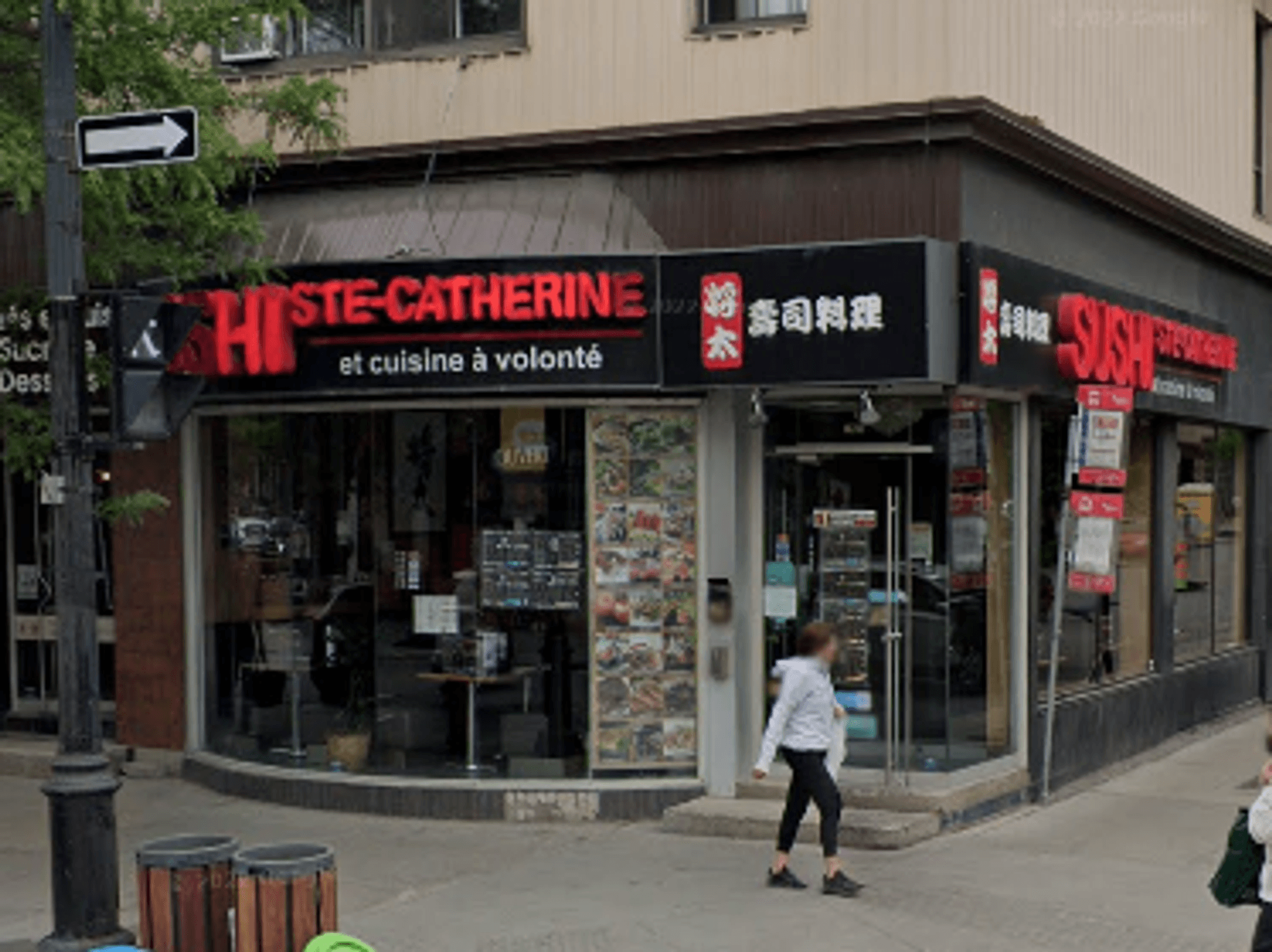 Fa\u00e7ade du restaurant Sushi Ste-Catherine \u00e0 Montr\u00e9al.