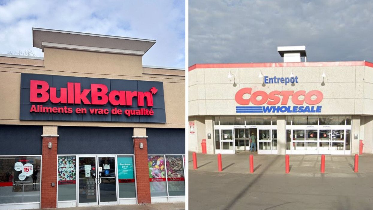 Façade d'un Bulk Barn au Québec. Droite : Façade d'un Costco au Québec.