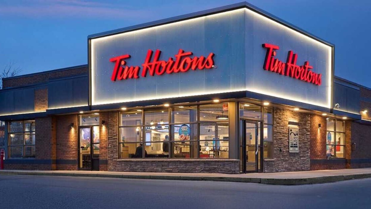 Façade d'un restaurant Tim Hortons.