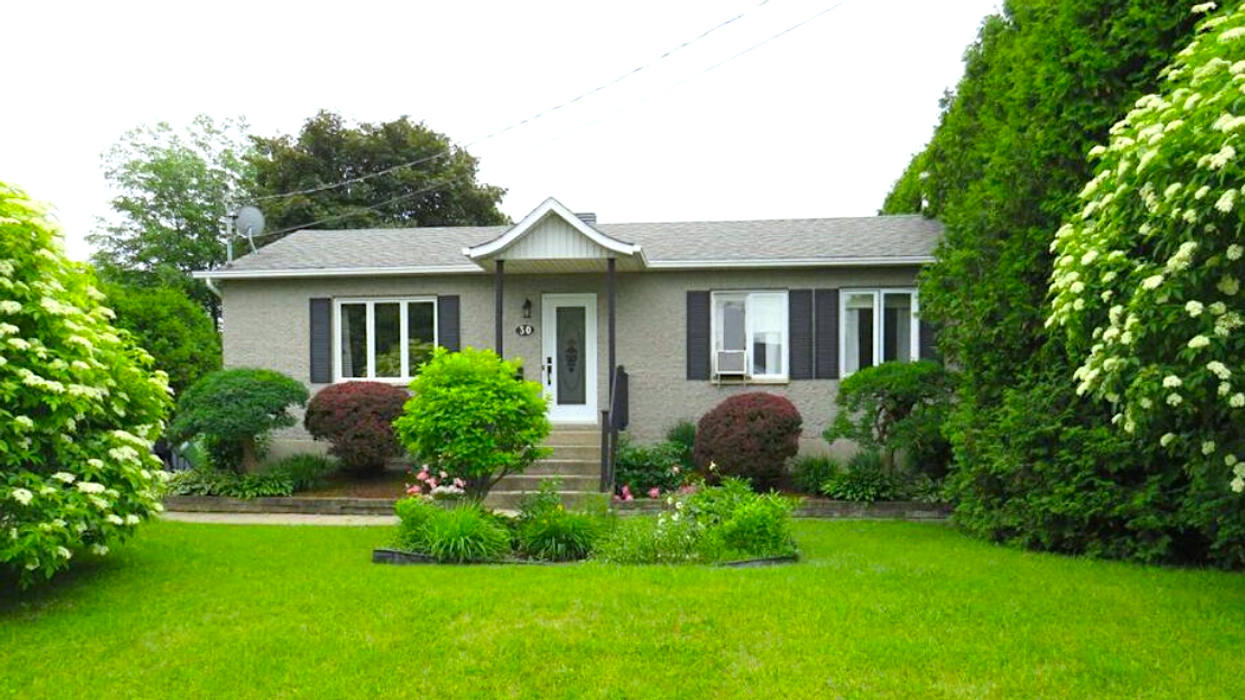 Façade d'une maison de plain-pied à vendre à Beauharnois.