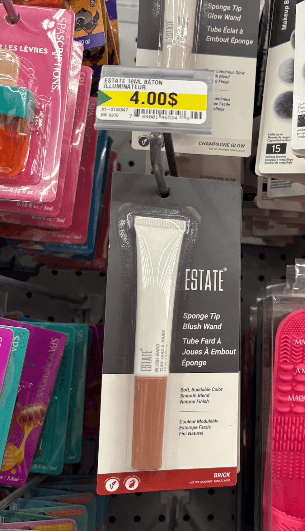 Fard \u00e0 joues ESTATE sur les \u00e9tag\u00e8res du Dollarama.