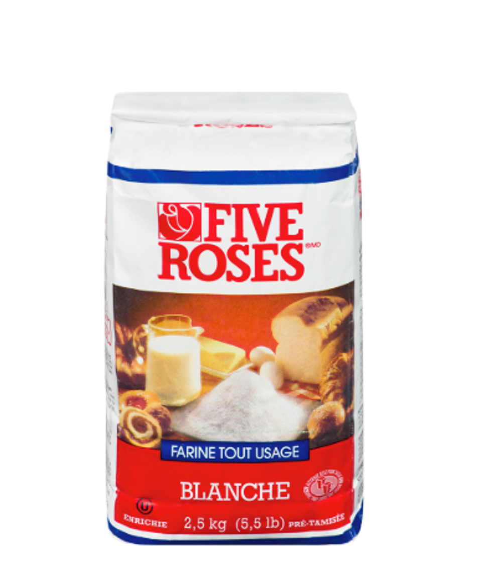 Farine blanche tout usage Five Roses en format 2,5 kg.
