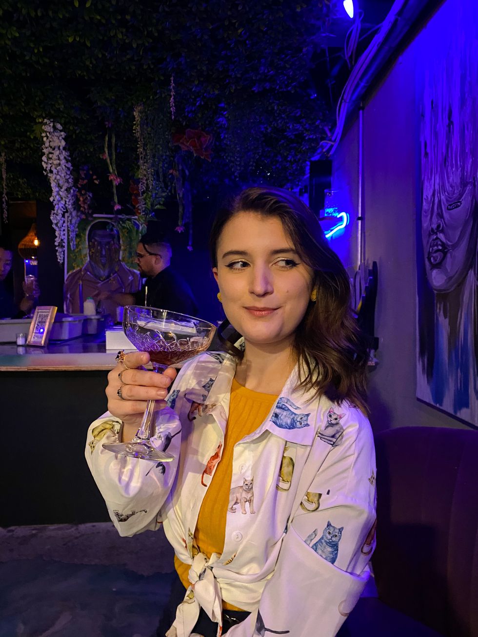 Femme au speakeasy Truth