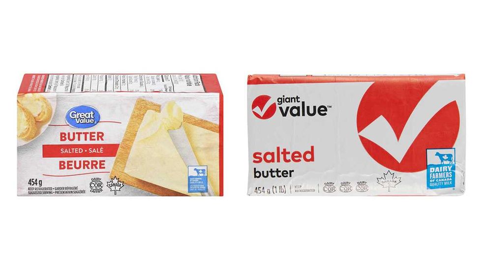 Formats de 1 lb de beurre sal\u00e9 sur fond blanc.