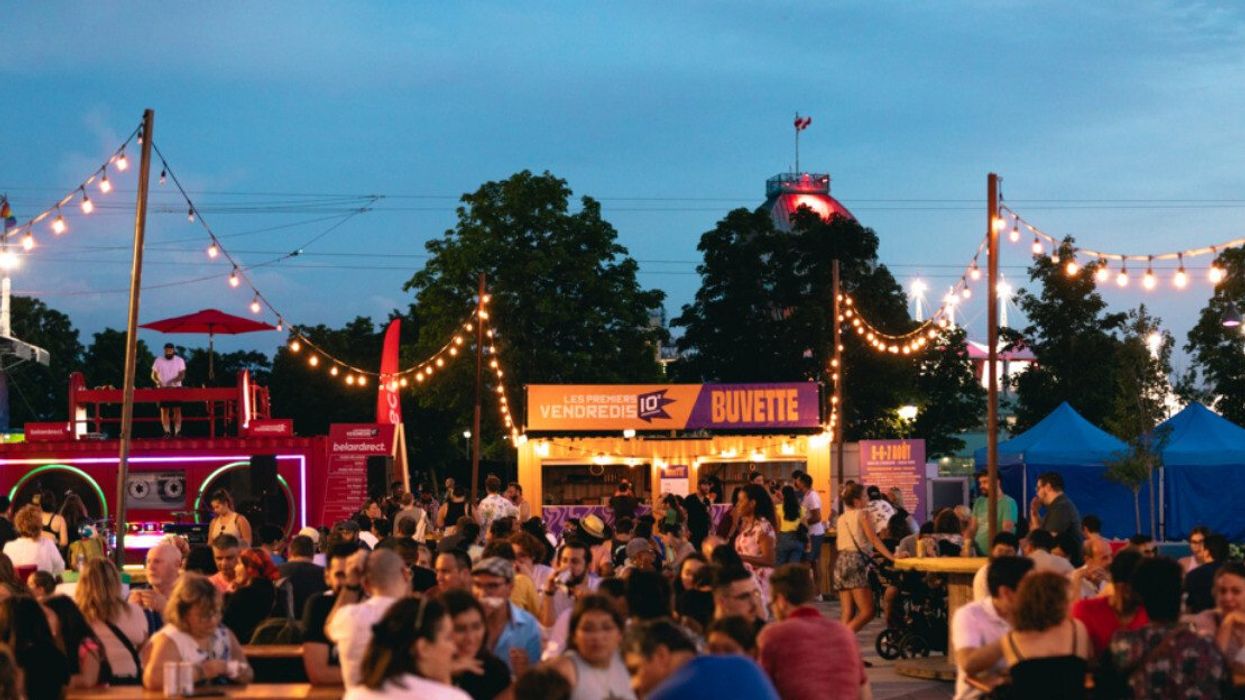 Foule de personnes aux Premiers Vendredis.