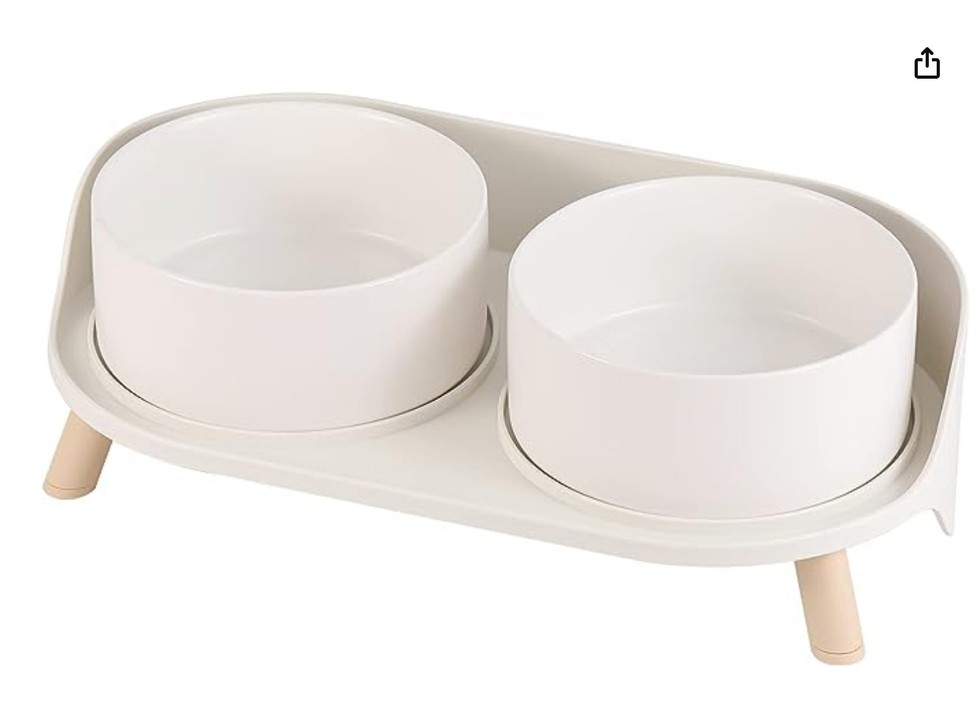 Gamelles sur\u00e9lev\u00e9es avec support antid\u00e9rapant.