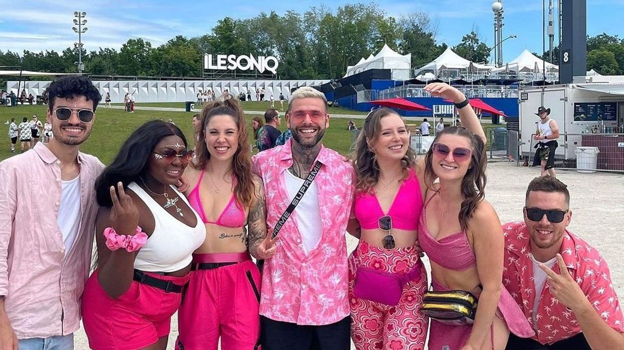 Groupe de festivaliers et festivalières à ÎLESONIQ.