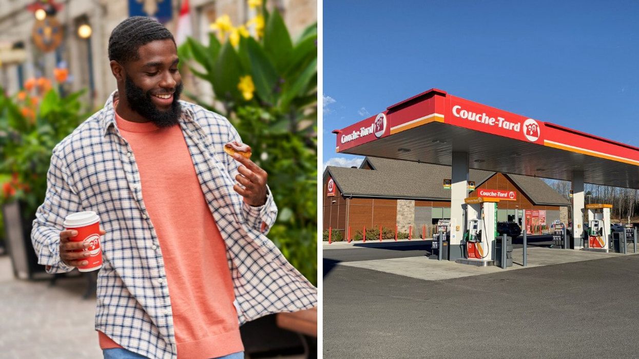 Homme souriant tenant un café et une collation devant un Couche-Tard. Droite: Vue extérieure d’une station-service Couche-Tard moderne sous un ciel bleu.
