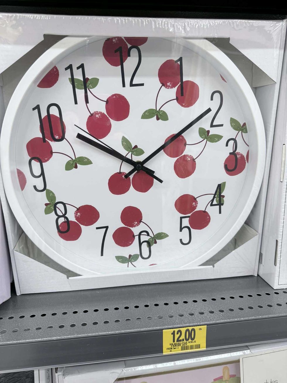 Horloge murale \u00e0 motif de cerise en vente au Tigre G\u00e9ant pour 12 $.