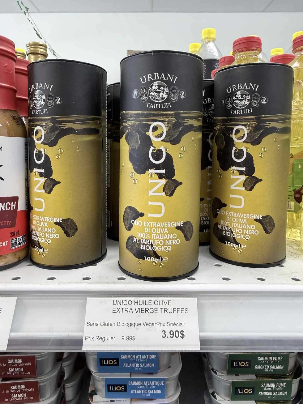 Huile d'olive extra vierge \u00e0 la truffe en vente pour 3,90 $ au Supermarch\u00e9 SavePlus.