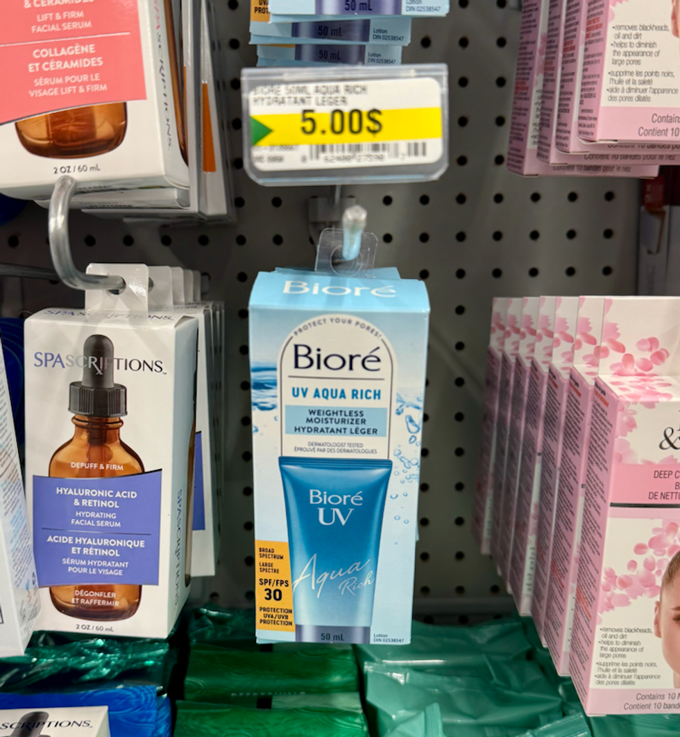 Hydratant l\u00e9ger Bior\u00e9 UV Aqua Rich FPS 30 vendu au Dollarama.