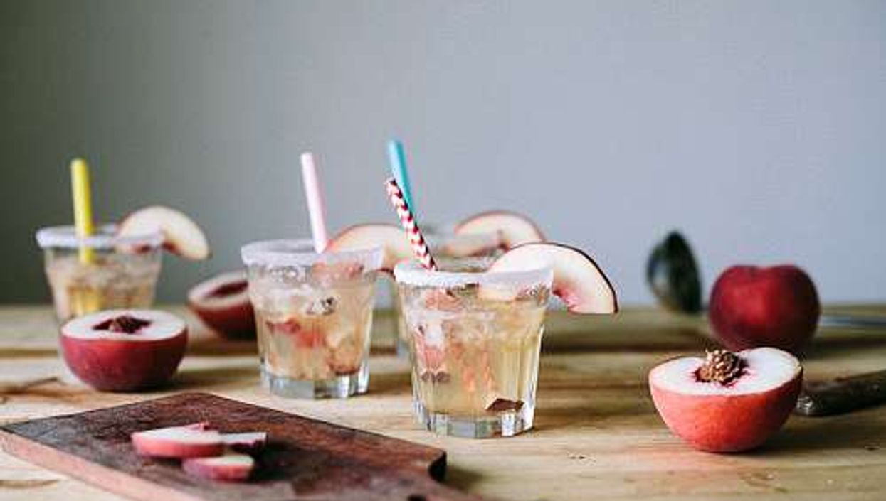 7 cocktails à base de thé qui te plairont de déguster au soleil