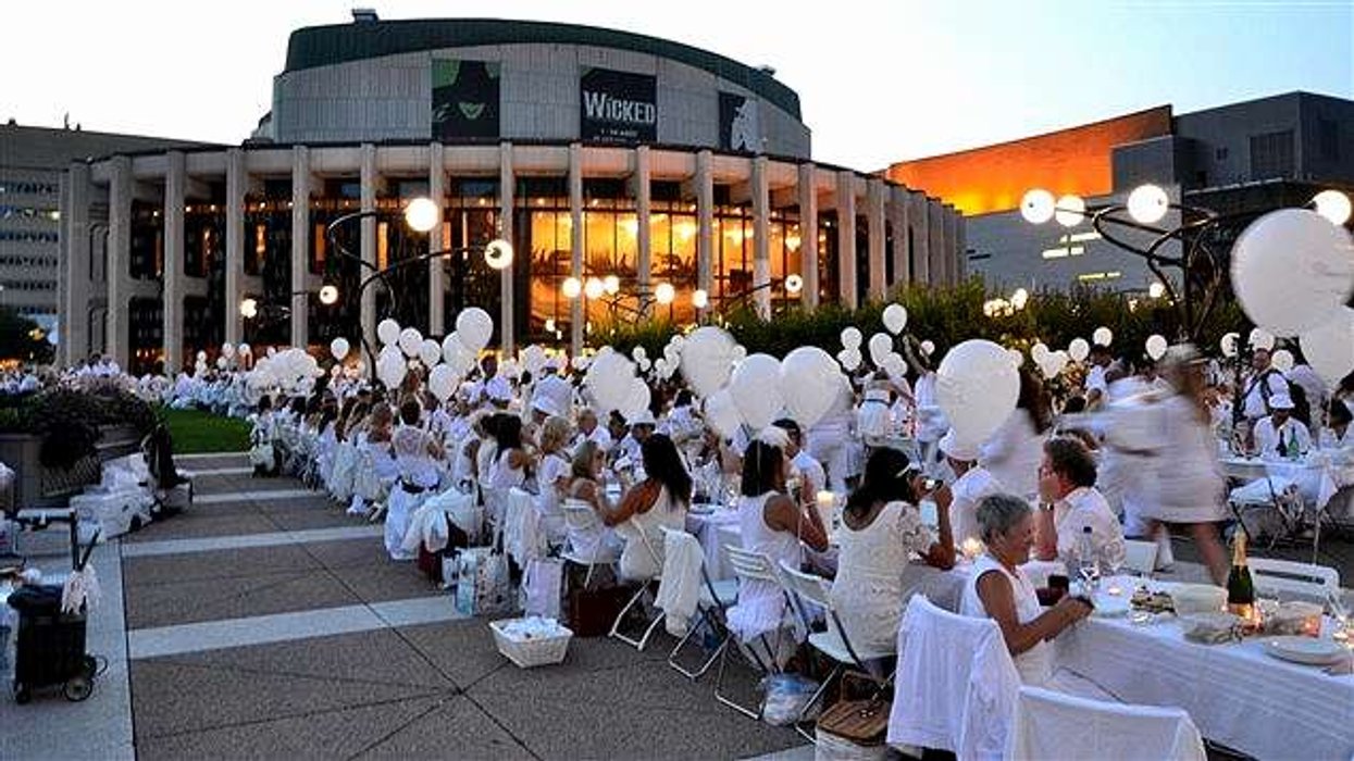 Le Dîner en Blanc revient en force cette année avec une édition qui promet...