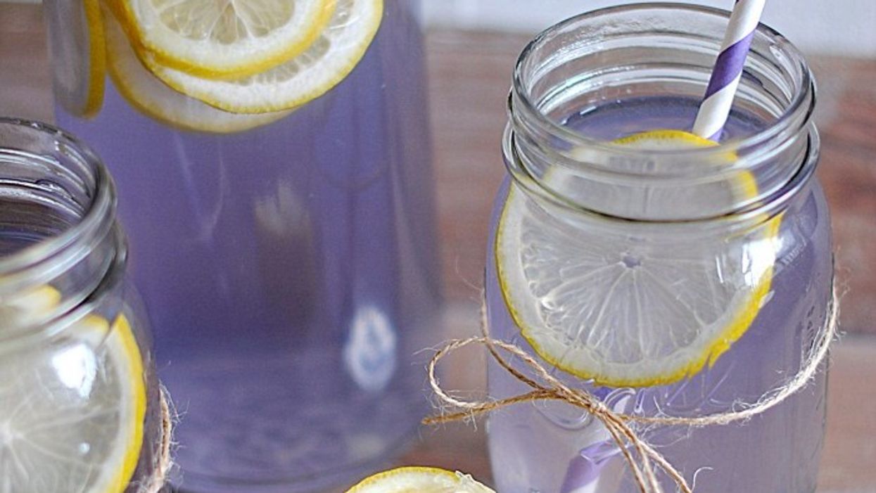 La limonade alcoolisée à la lavande que tu voudras boire encore et encore cet été