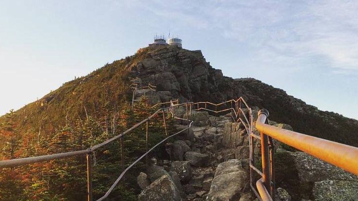 Voici la folle montagne où tu dois faire du hiking à seulement 2h de Montréal
