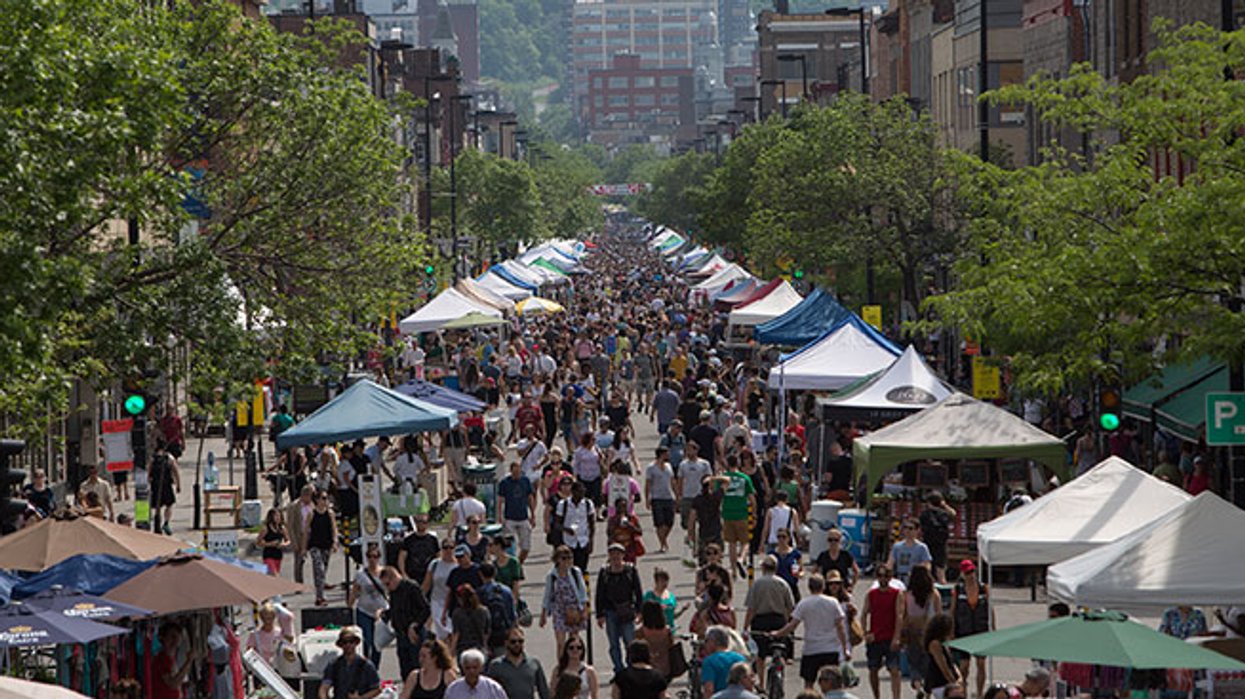 La plus grosse vente trottoir de l'été sur l'avenue Mont-Royal commence aujourd'hui!