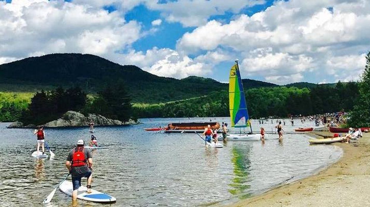 Tu dois aller te baigner dans ce magnifique lac à seulement 1h de Montréal