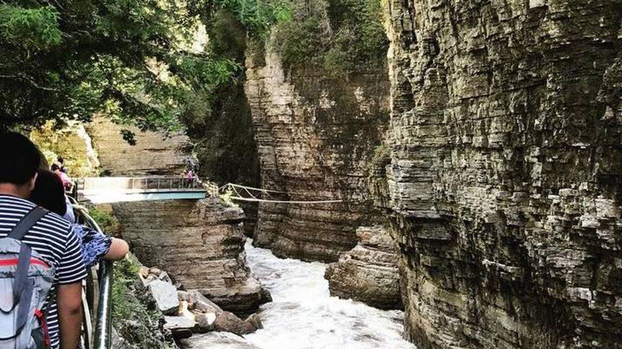 Ce FOU canyon se trouve à moins de 2h de Montréal et tu seras pas game d'y tester ton courage