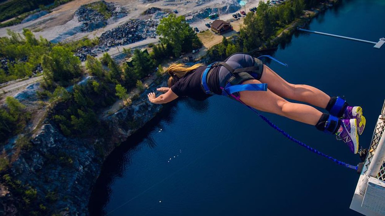 Le plus haut saut en bungee au Canada se trouve au Québec et tu dois essayer ça
