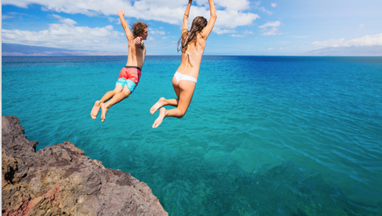 10 fous endroits où tu peux sauter d’une falaise avec tes amis près de Montréal!