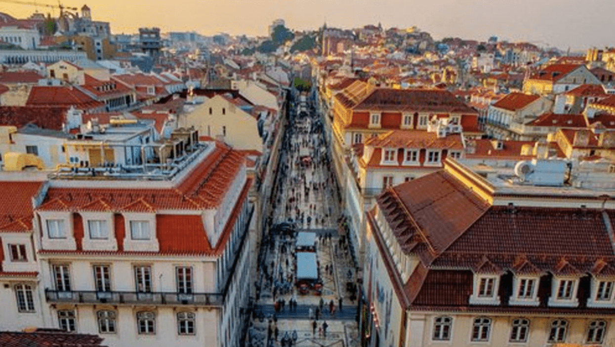 Tu peux maintenant voler de Montréal au Portugal pour seulement 589$