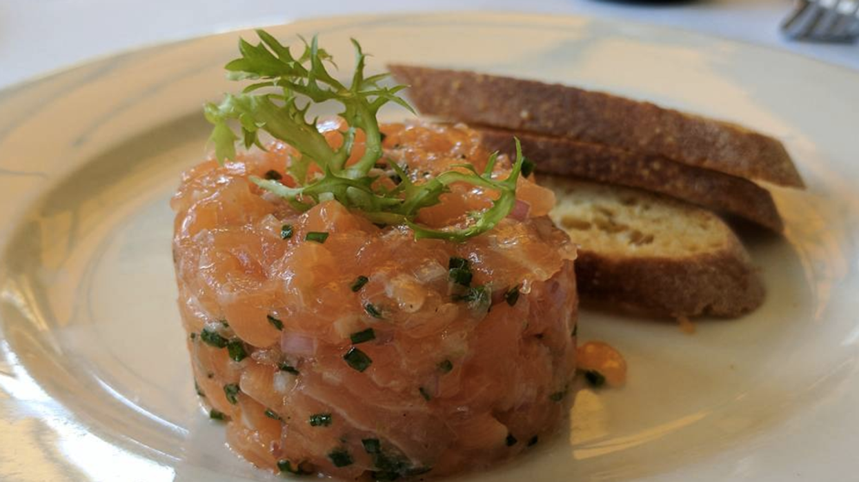 8 restos où tu peux manger pour vraiment pas cher après 22h à Montréal