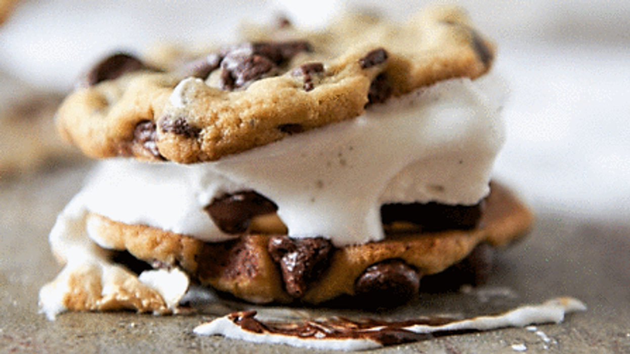 La recette de biscuits fourrés aux guimauves et au chocolat pour satisfaire ta prochaine rage de sucre