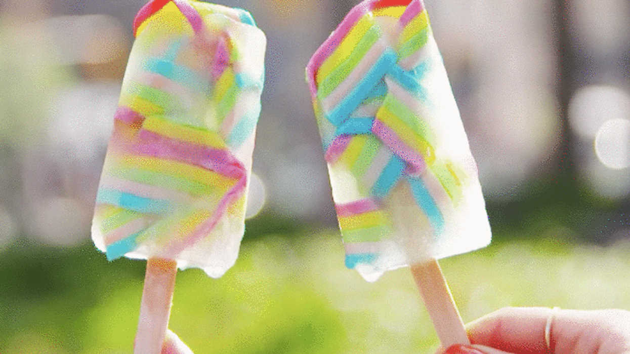 Les popsicles aux bonbons (alcoolisés) qui te feront retomber en enfance cet été