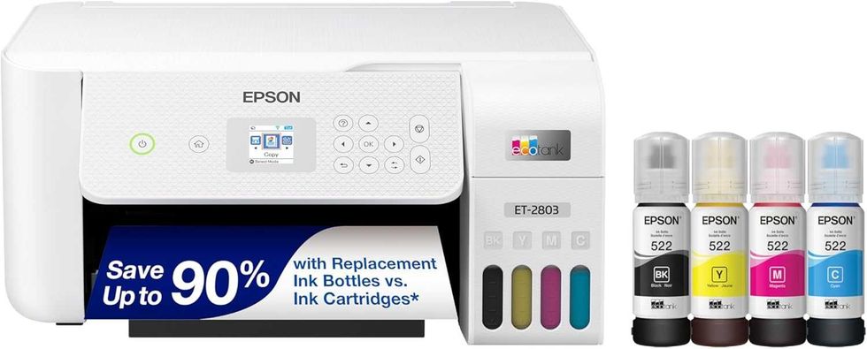 Imprimante Epson EcoTank ET-2803 avec r\u00e9servoirs d\u2019encre visibles et bouteilles d\u2019encre incluses sur le site d'Amazon Prime.