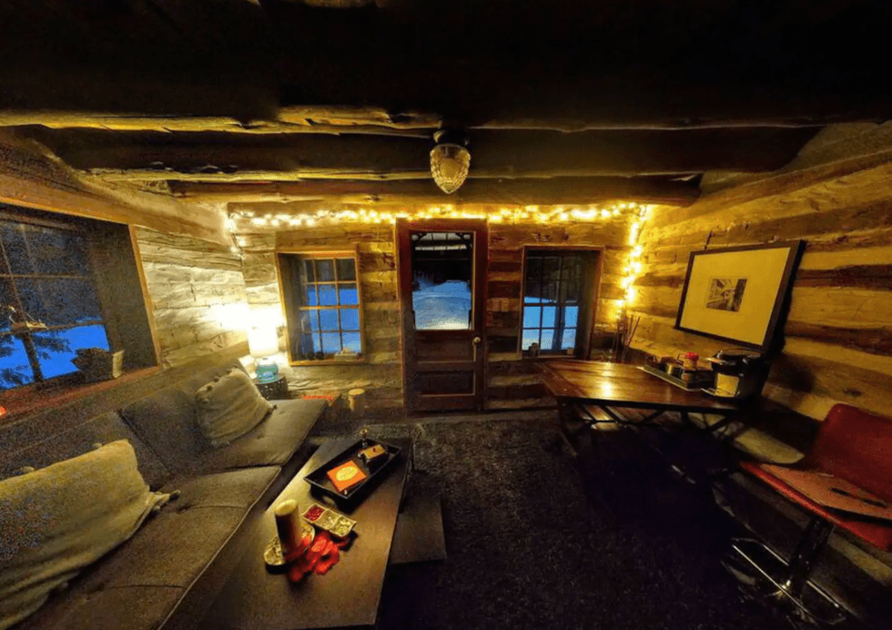 Int\u00e9rieur de la cabane.