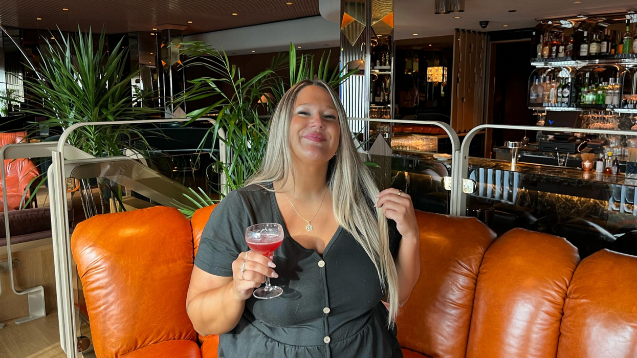 Izabelle Bee au nouveau Emmanuel Lounge à Montréal.