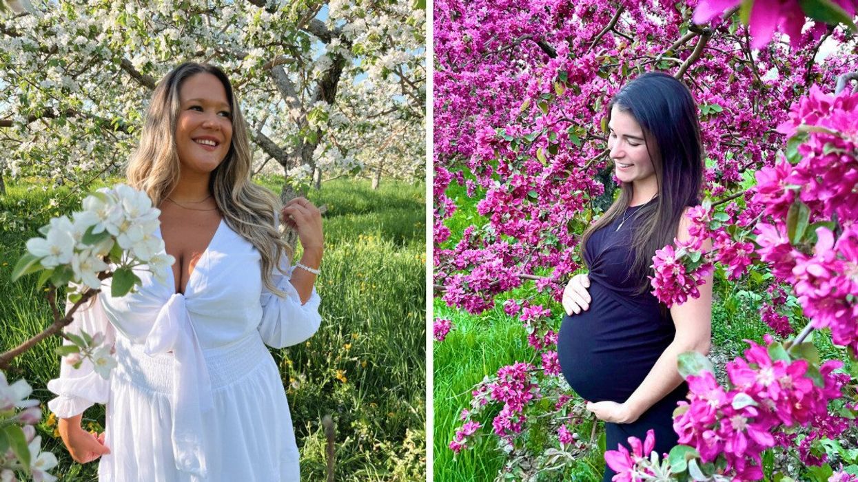 Izabelle Bee dans les vergers en fleurs. Droite : Une femme enceinte tient son ventre sous un pommier en fleurs roses.