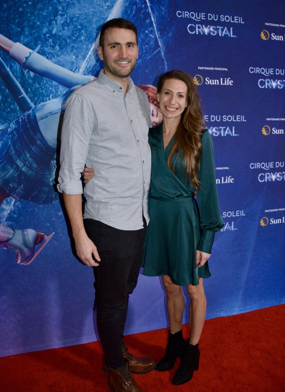 Janie Richard et son accompagnateur sur le tapis rouge du Cirque du Soleil.