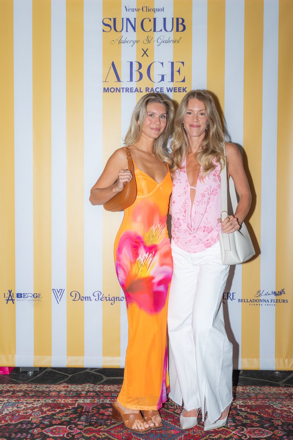 Jessika D\u00e9nomm\u00e9e et Catherine Peach sur le tapis rouge du Grand Prix de la F1 \u00e0 l'Auberge Saint-Gabriel.