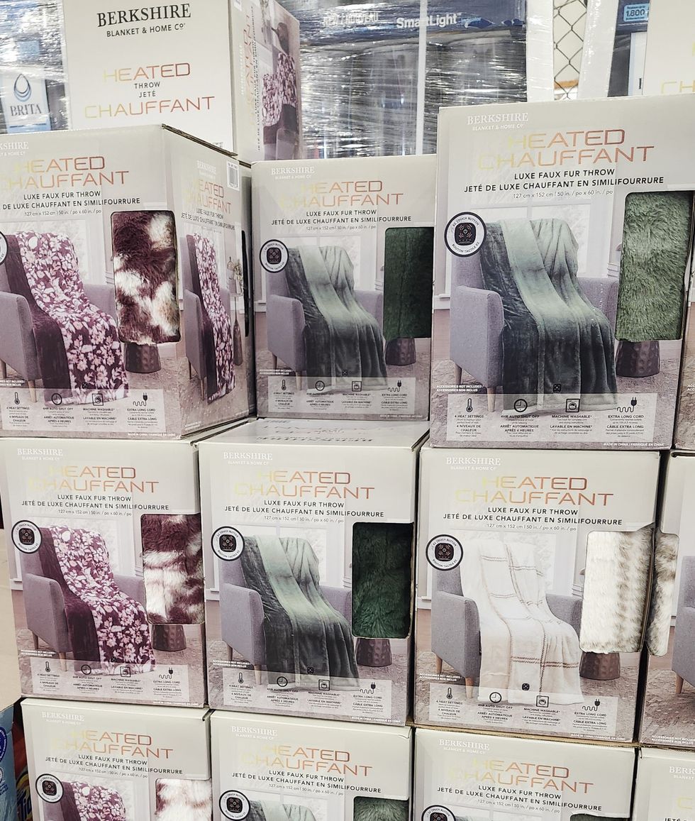 Jet\u00e9 chauffant en simili fourrure.