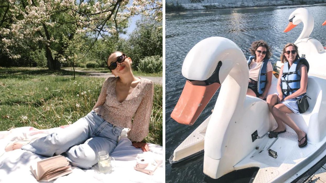 Jeune femme au Jardin botanique de Montréal. Droite : Jeunes femmes en pédalo cygne à Montréal.